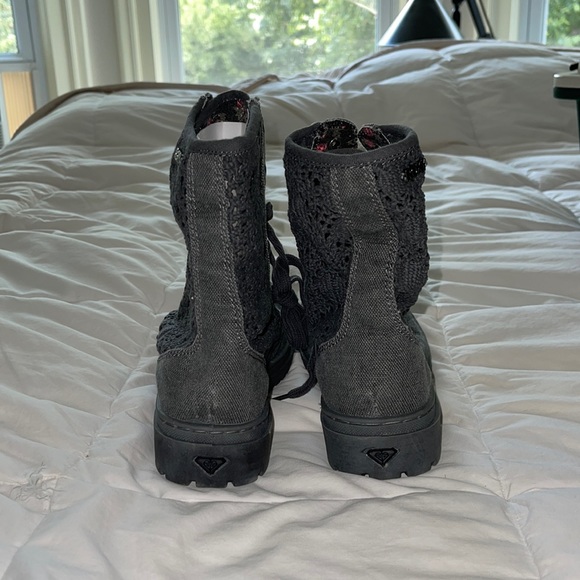 NIB Roxy Boots - Picture 3 of 5